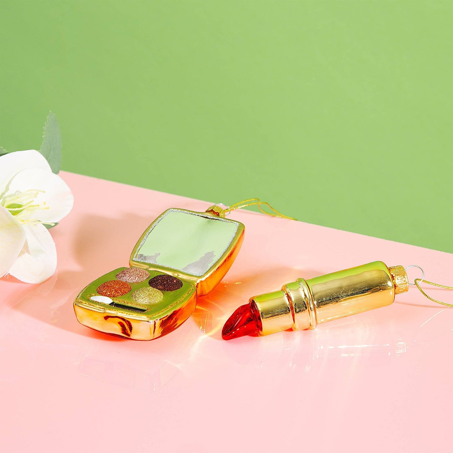 Lippenstift-Weihnachtskugel