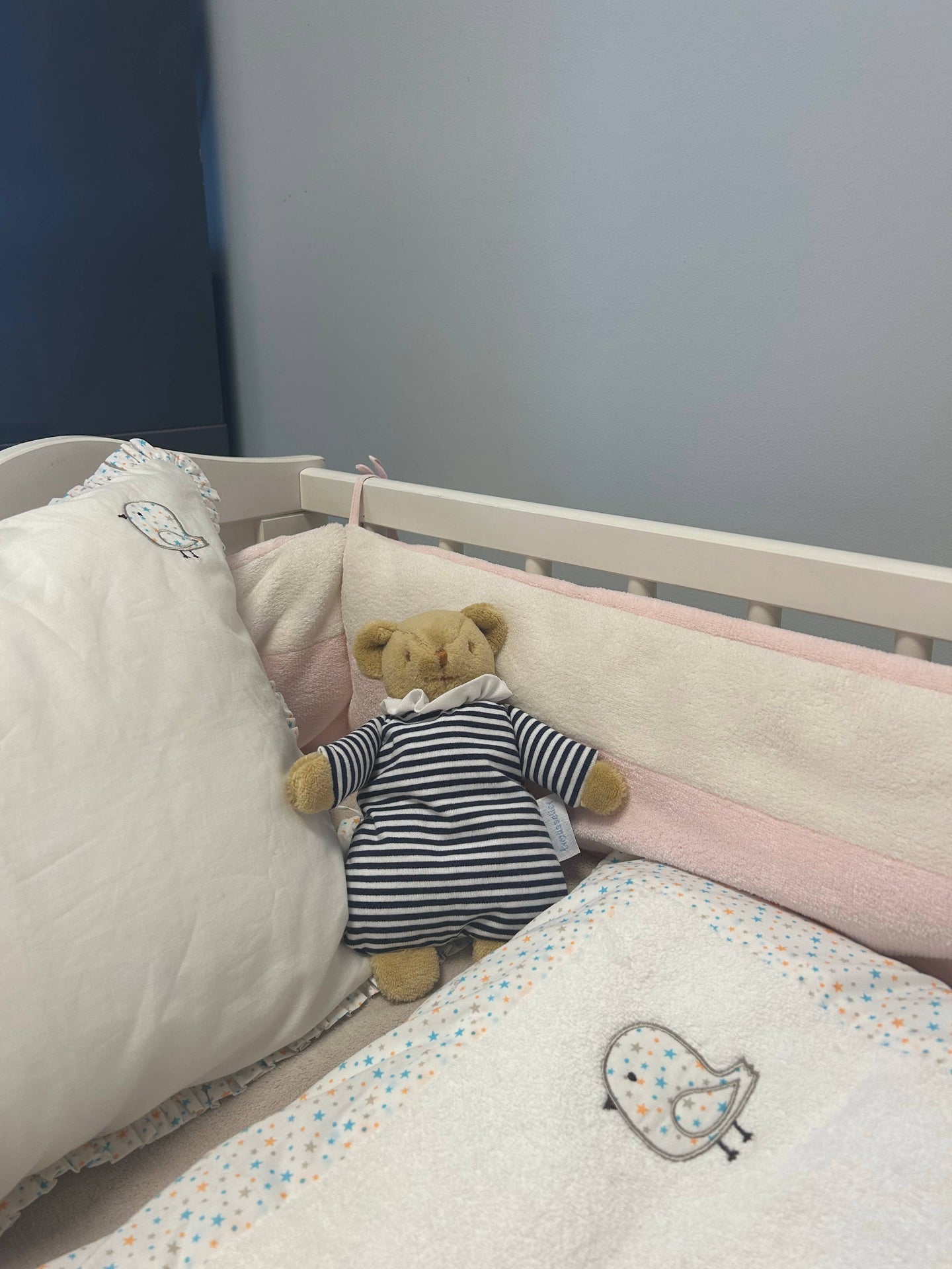 Ours Nid d'Ange Doudou avec Hochet - Coton Marinière