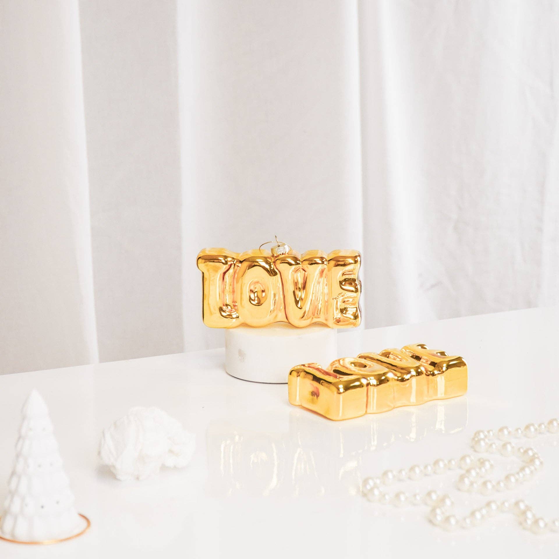 Boule de Noël LOVE Doré par Housevitamin bv