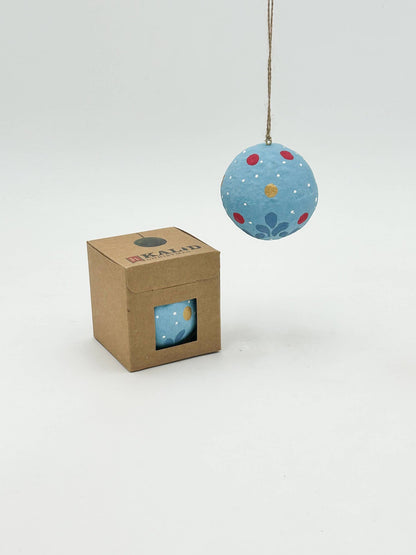Boule de Noël en coton mâché