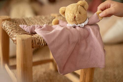 Ours Triangle Doudou Avec Hochet  - Coton Bio Vieux Rose