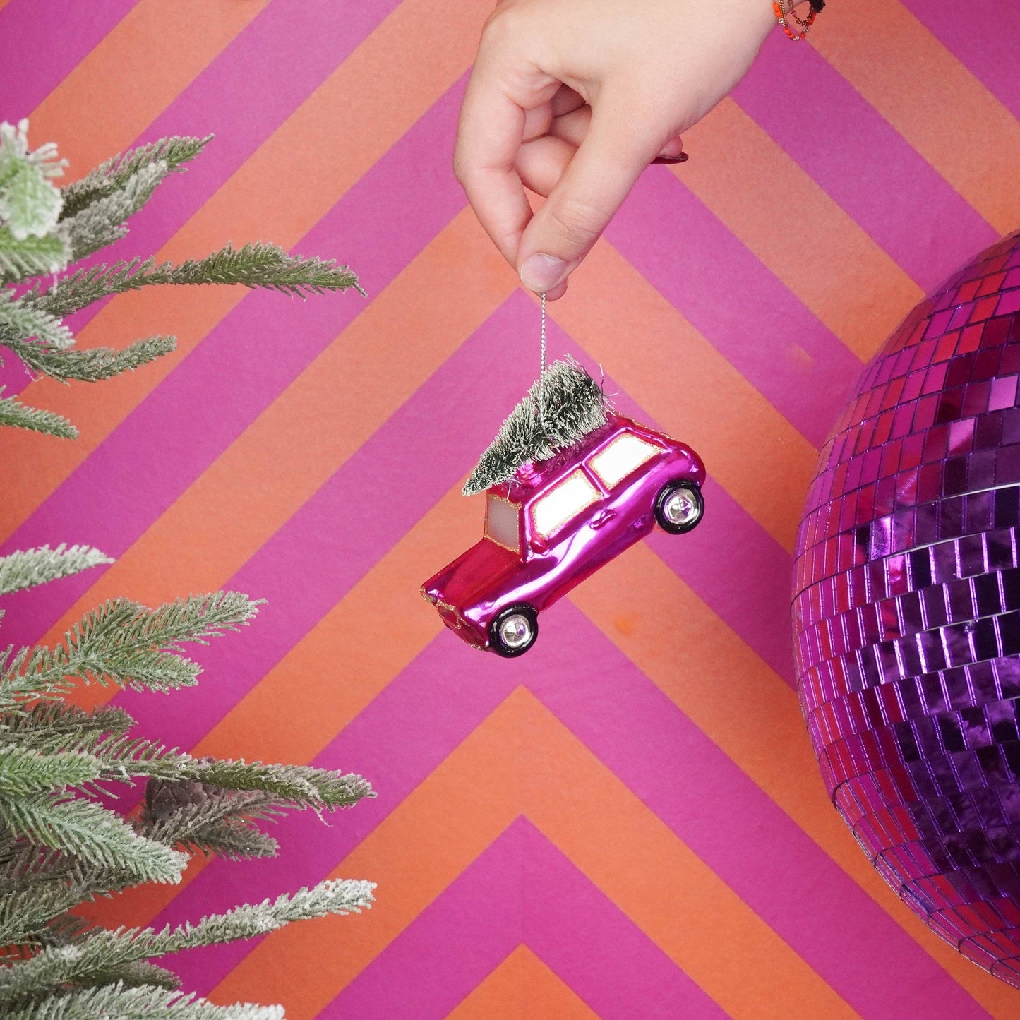 Weihnachtskugel Auto Rosa mit Tannenbaum