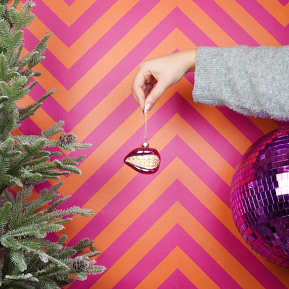 Weihnachtskugel Mund mit Zahnspange