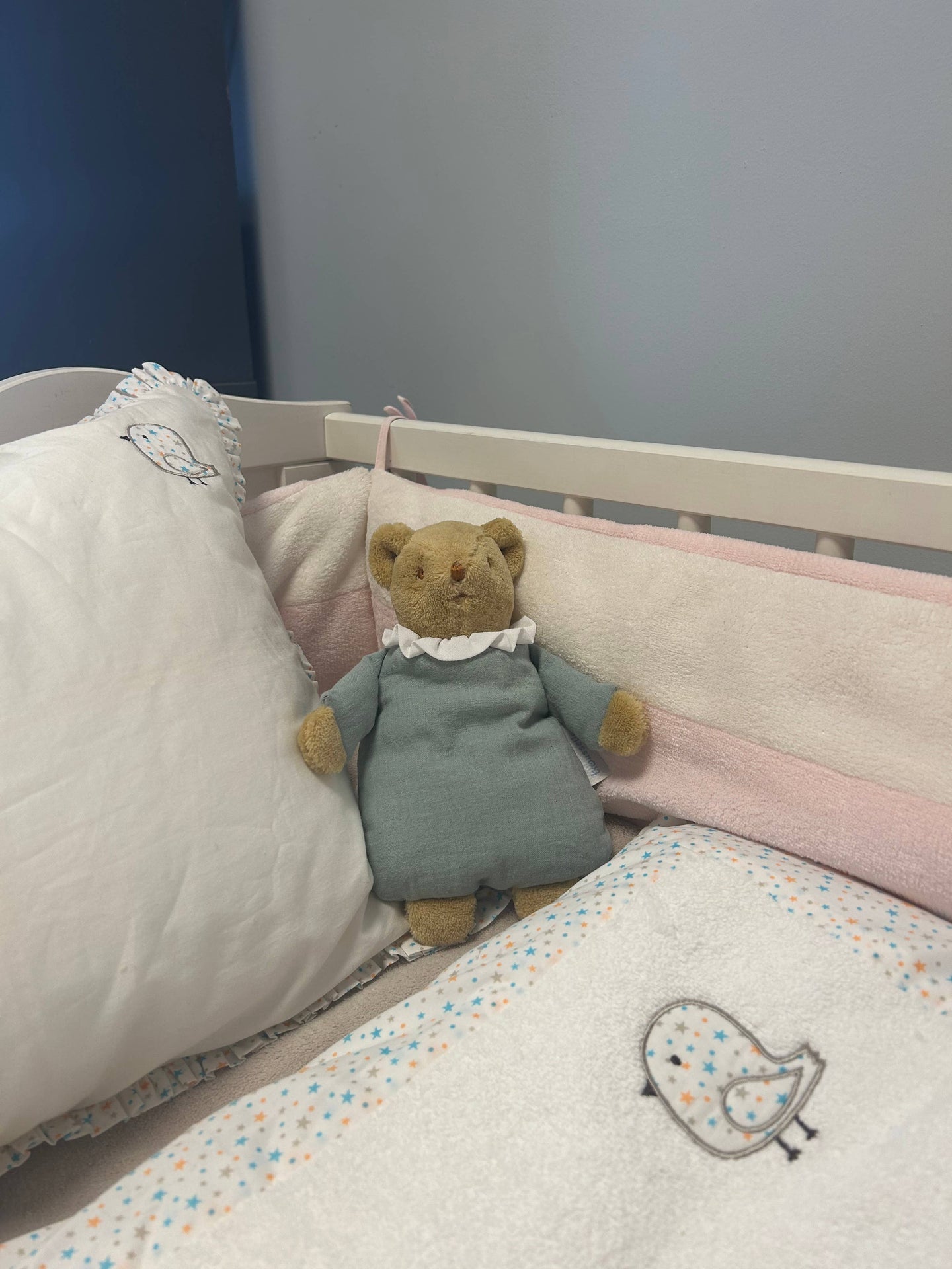 Ours Nid d'Ange Doudou avec Hochet - Coton Bio Celadon