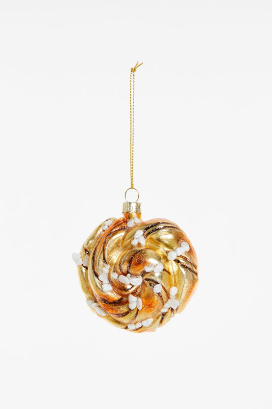 Zimtschnecken-Weihnachtskugel